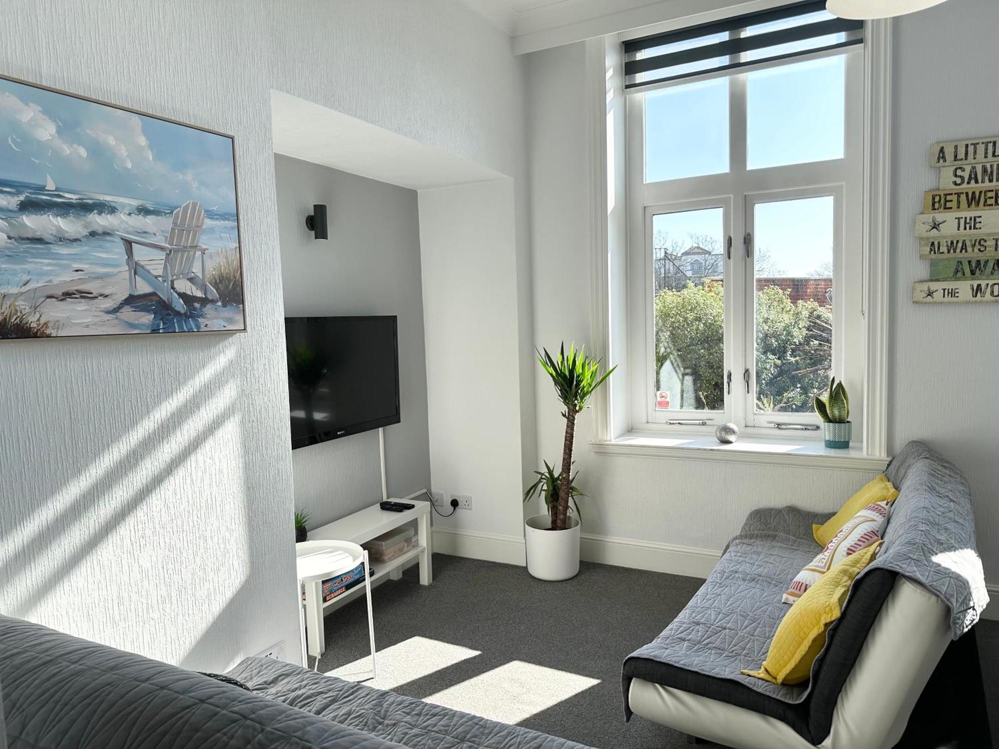 Beautiful 1 Bedroom Self Contained Apartment, Allocated Parking, Gym And Pool Table, Near To Seafront And Highstreet - Brought To By Coastline Retreats Apartamento *