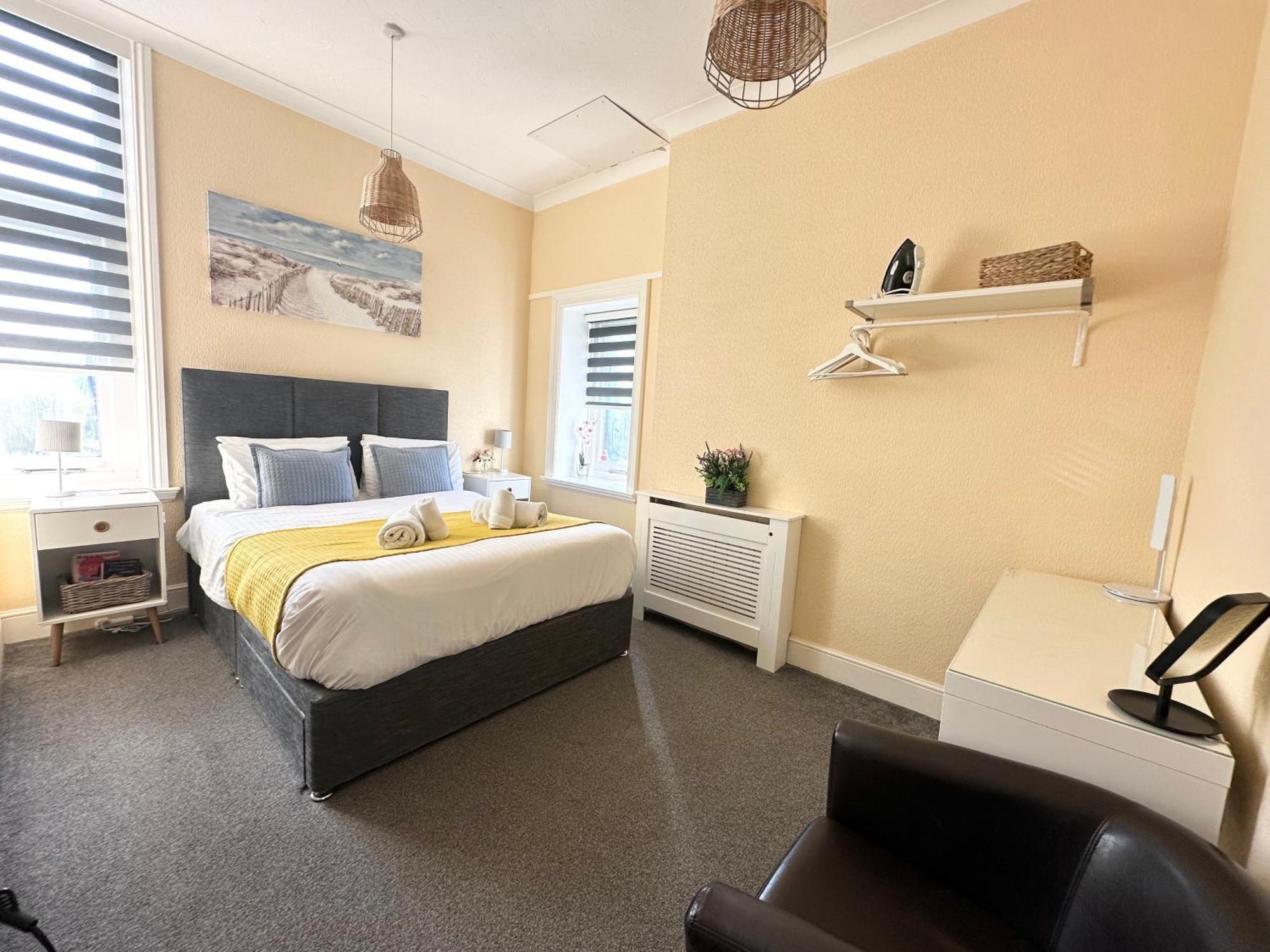 Beautiful 1 Bedroom Self Contained Apartment, Allocated Parking, Gym And Pool Table, Near To Seafront And Highstreet - Brought To By Coastline Retreats Apartamento Bournemouth
